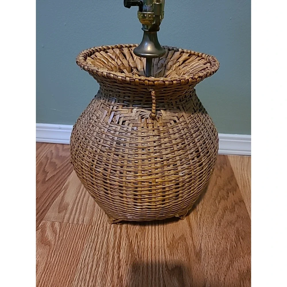 Mid Century Modern Vintage‎ Basket Weave Rattan Lamp Works Read Description